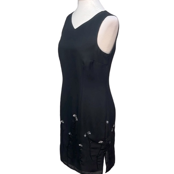 Harold’s Embroidered Floral Dress - Picture 2 of 4